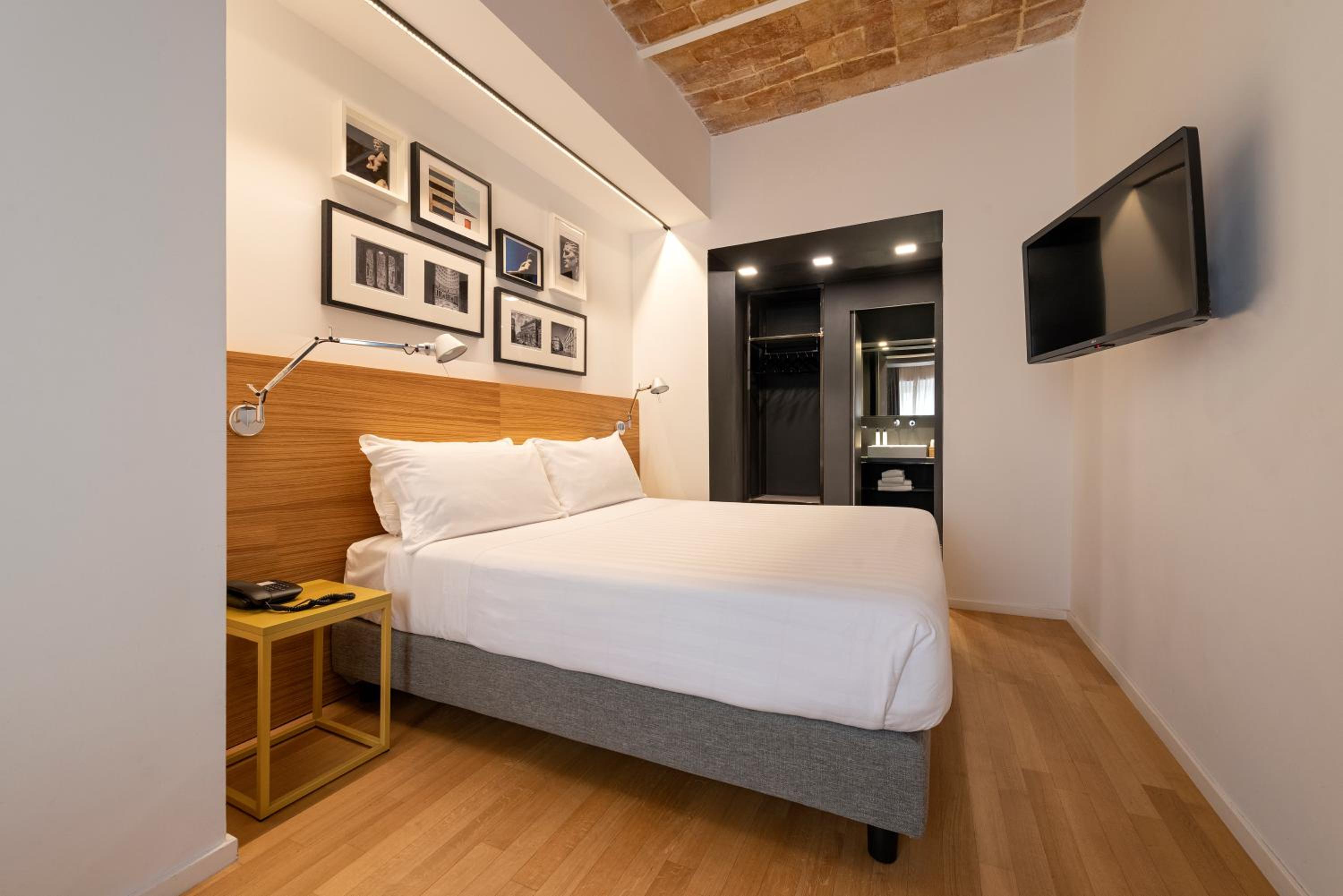 SUPERIOR, DOUBLE BED