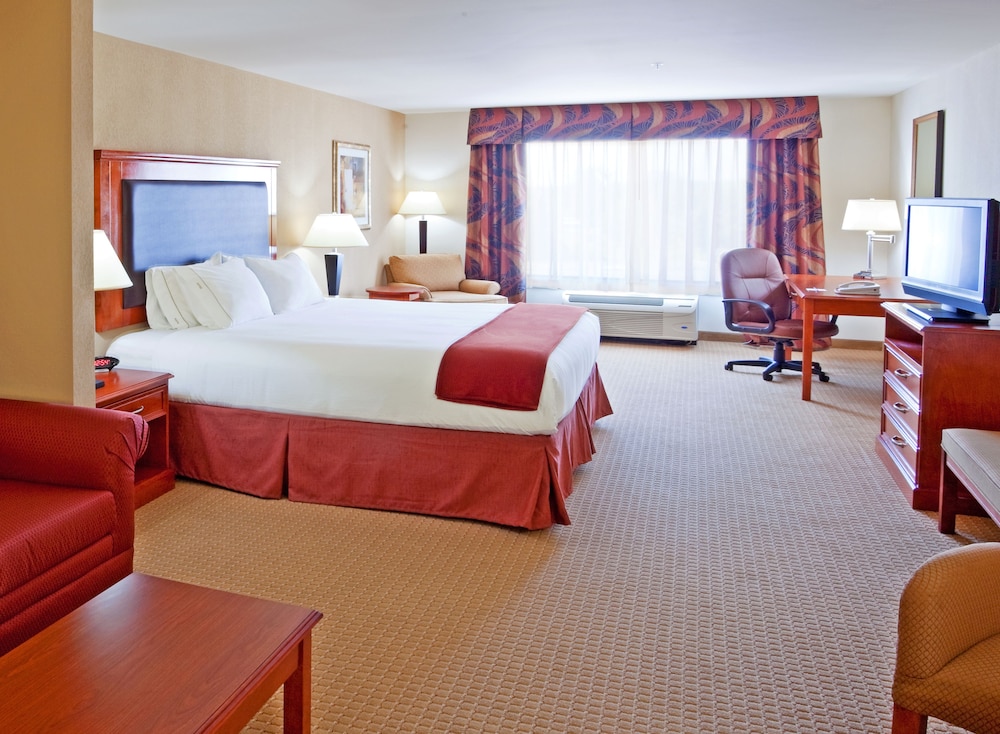Holiday Inn Express Hotel Suites Latham 16/70