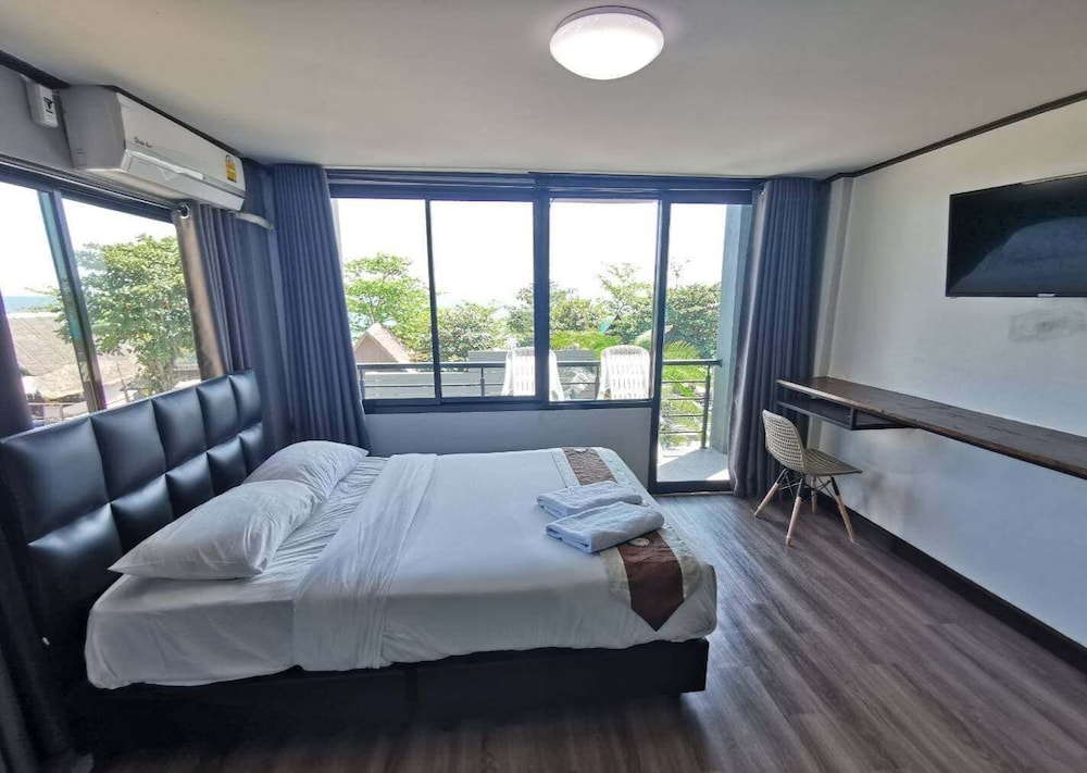 Pimpimarn Beach Hotel 20/66