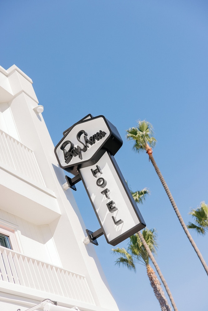 Bay Shores Peninsula Hotel 5/55
