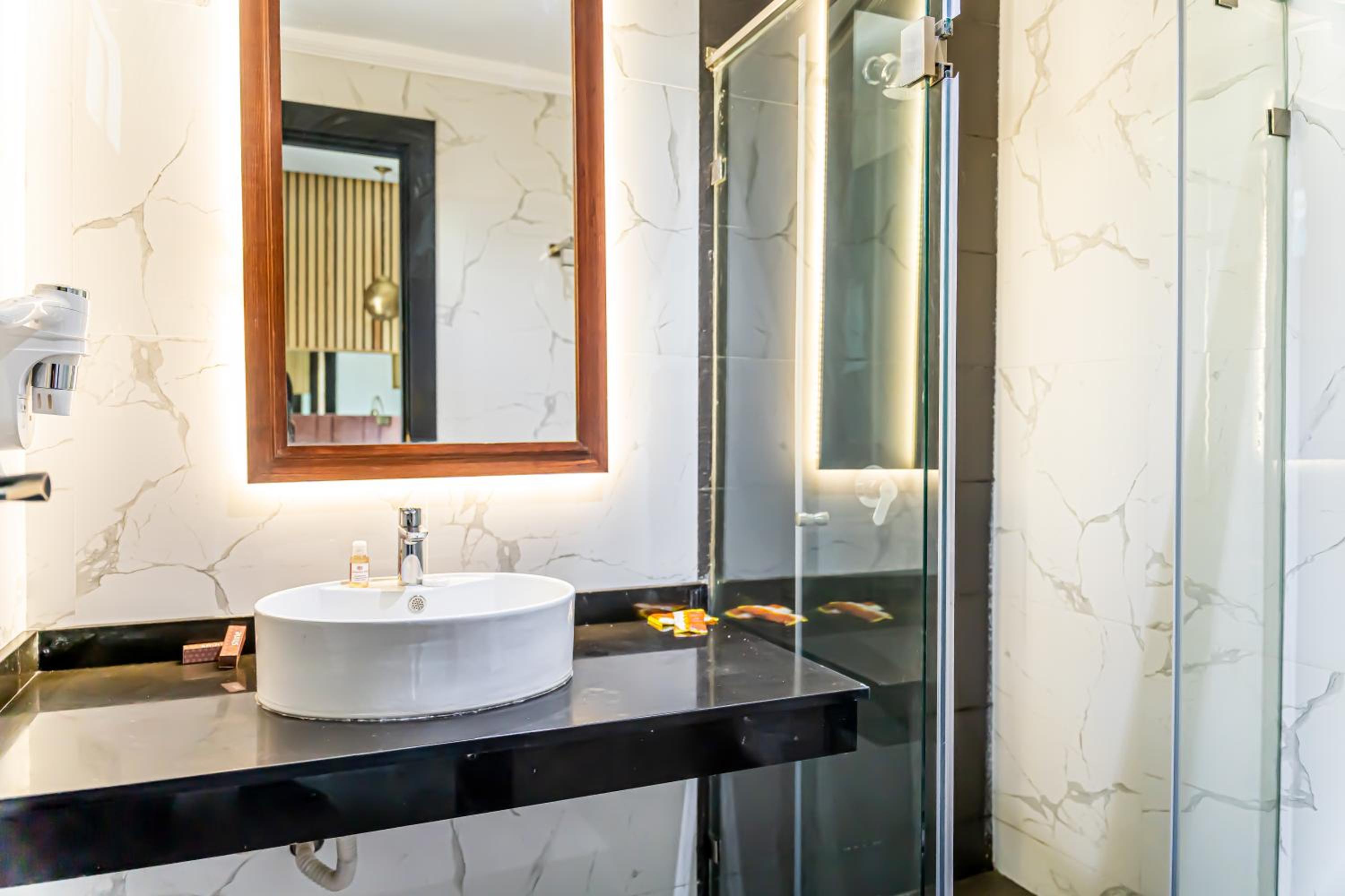 غرفة بسرير مزدوج، Hotel Les Ambassadeurs 9/9