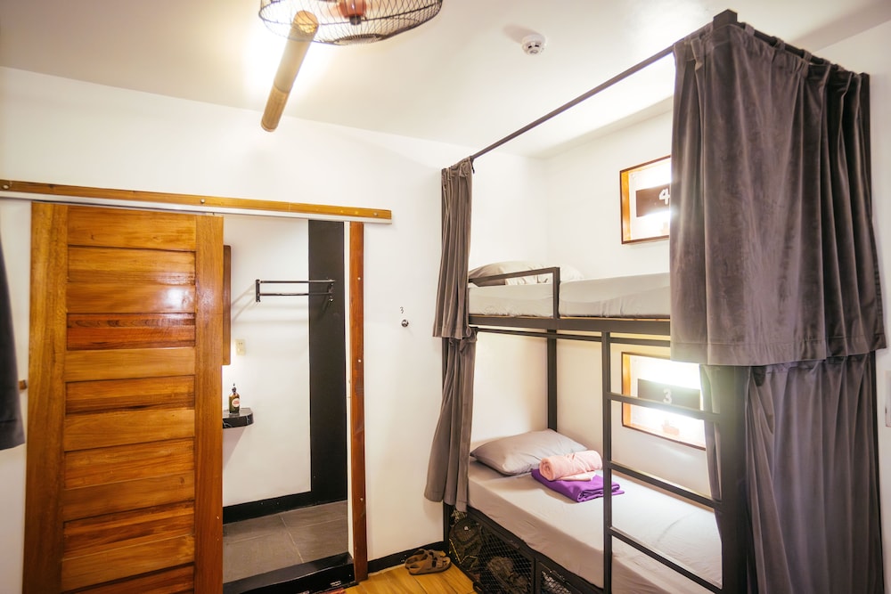 Outpost Beach Hostel - Adults Only 18/57