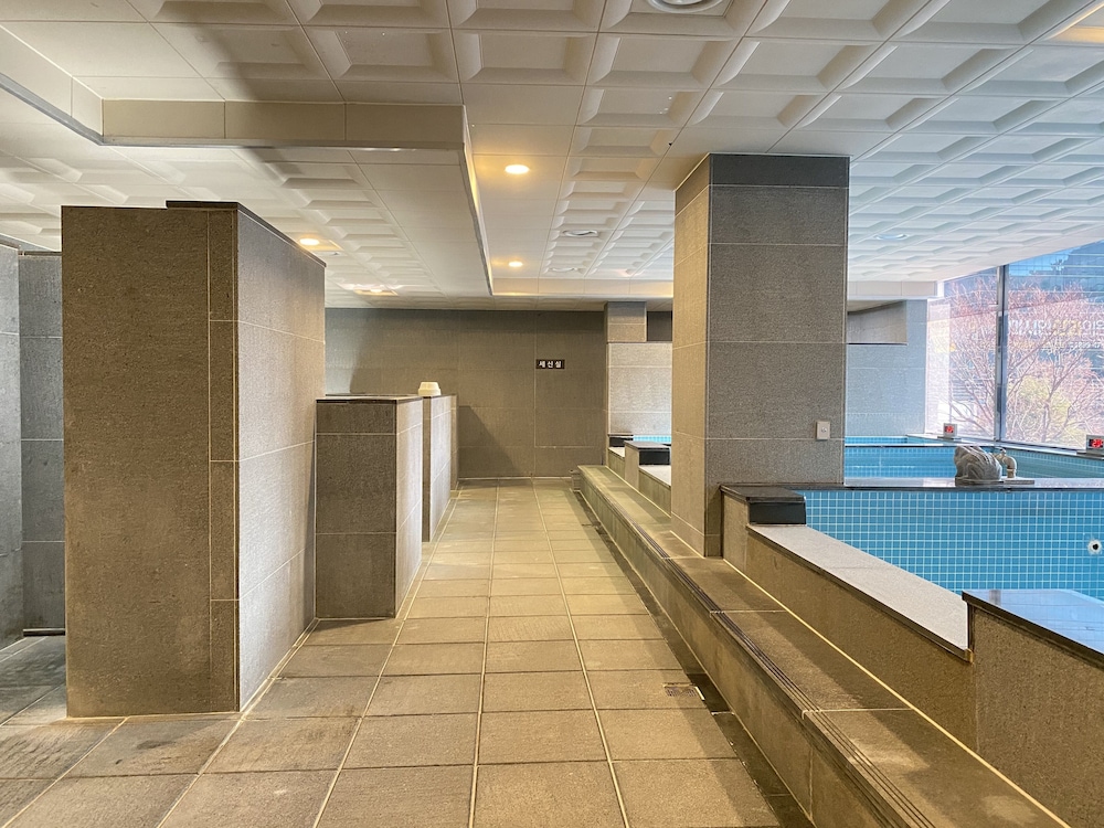 Hotel International 36/66