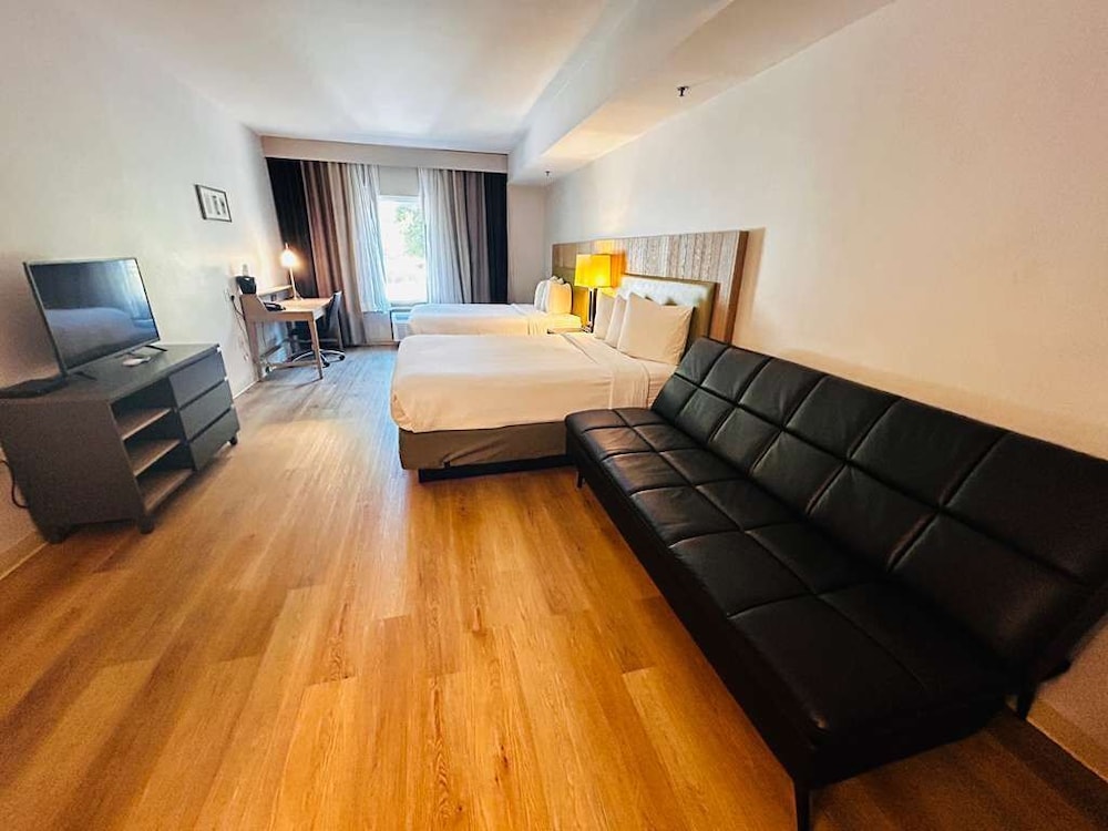 Radiant Inn and Suites Murfreesboro 22/40