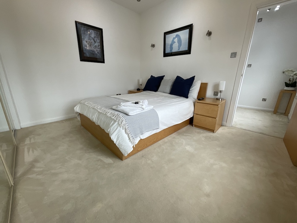 Earle House Serviced Apartments 16/50