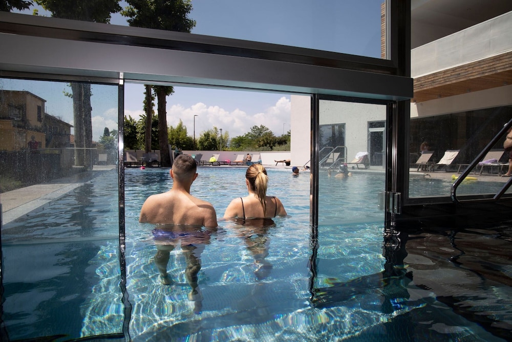 swimming pool spa