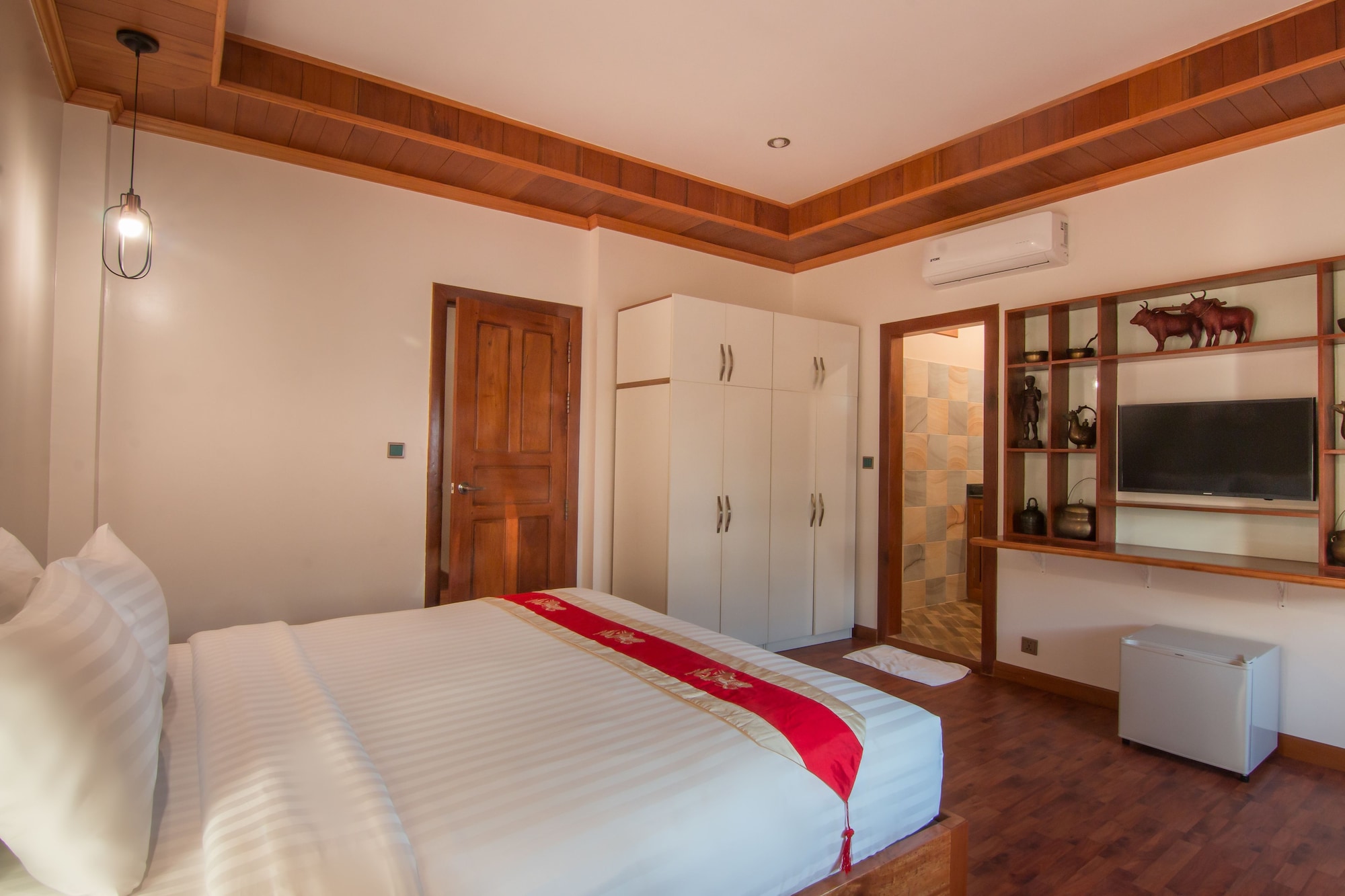 SUITE, KING BED, BALCONY