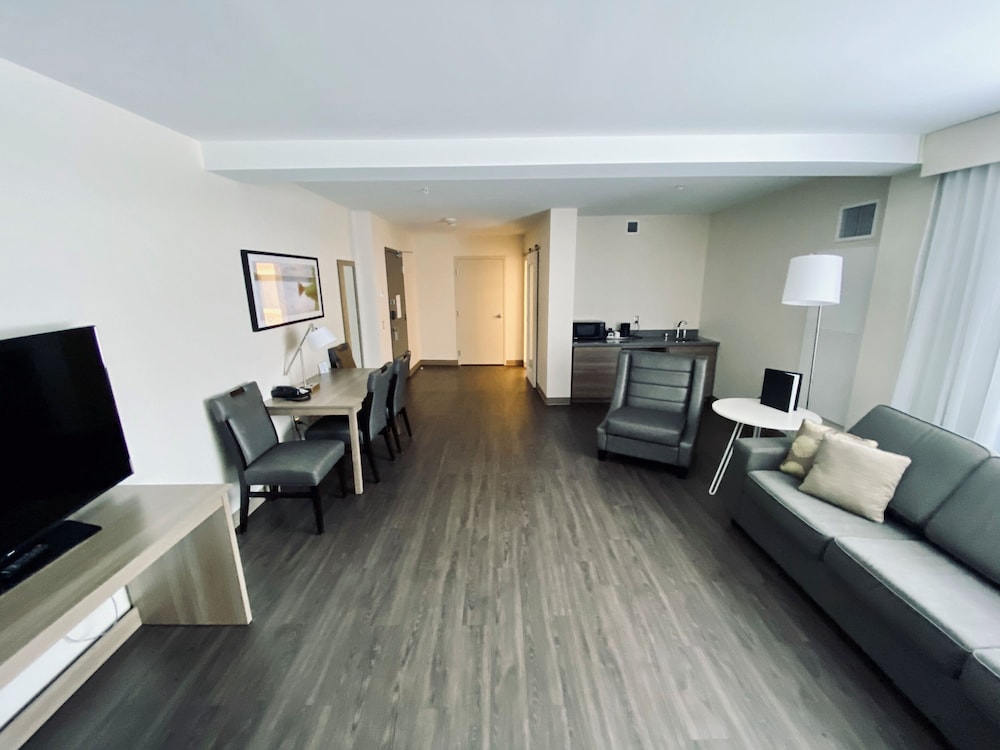Radisson Kingswood Hotel Fredericton, NB 31/49