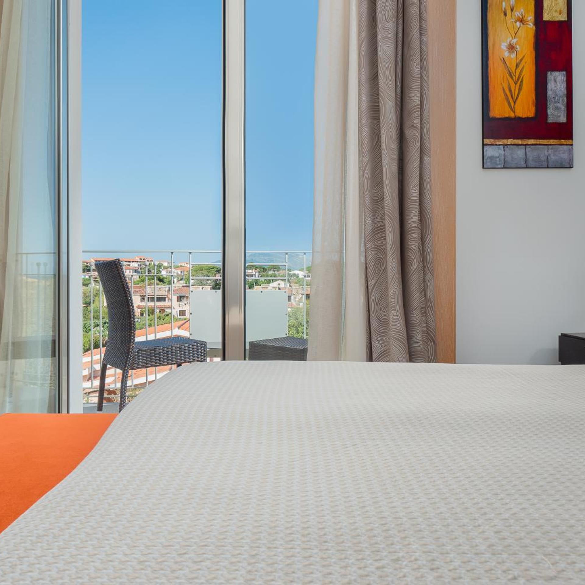 Room, Double or Twin Bed, Side Sea View, Main Building