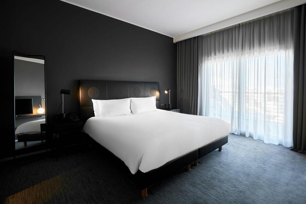 Ambassador, Suite, King Bed