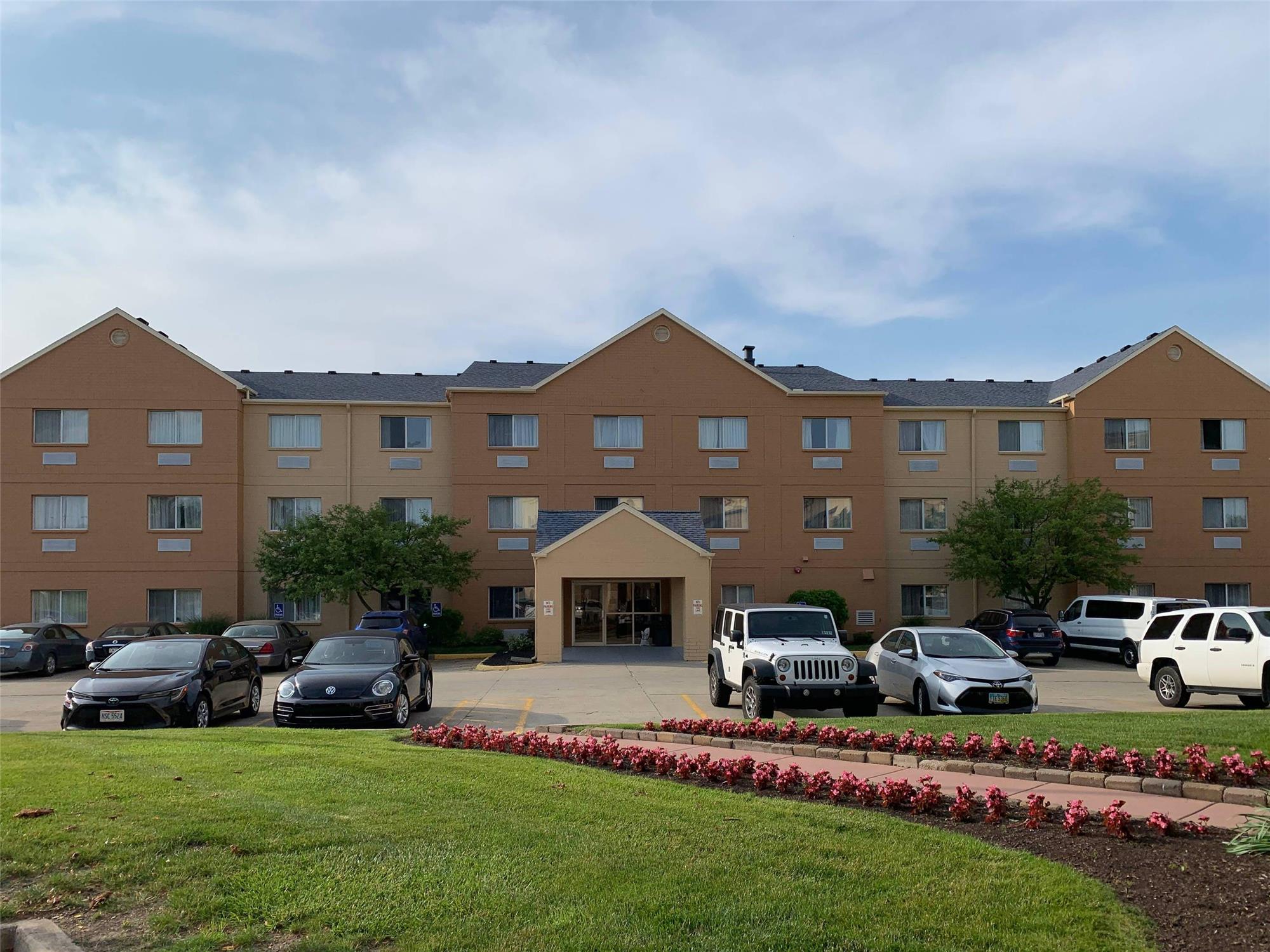 Clarion Pointe Fairborn near Wright Patterson AFB 25/25