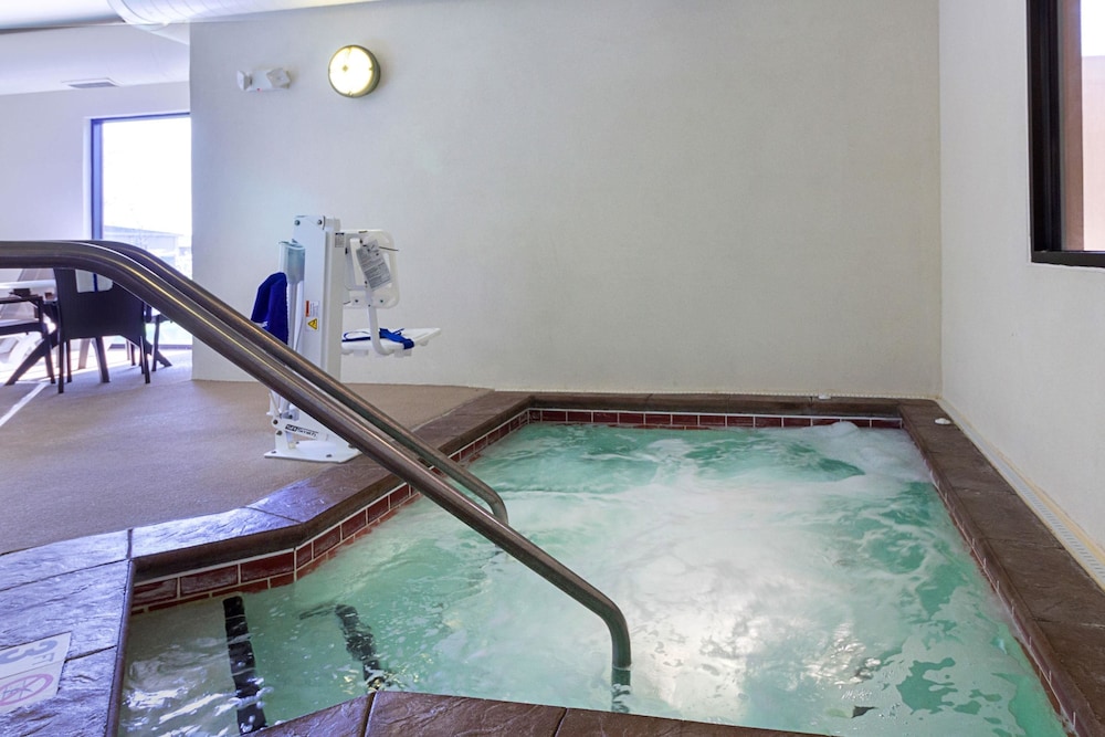 Comfort Suites & Conference Center Worthington MN 10/38