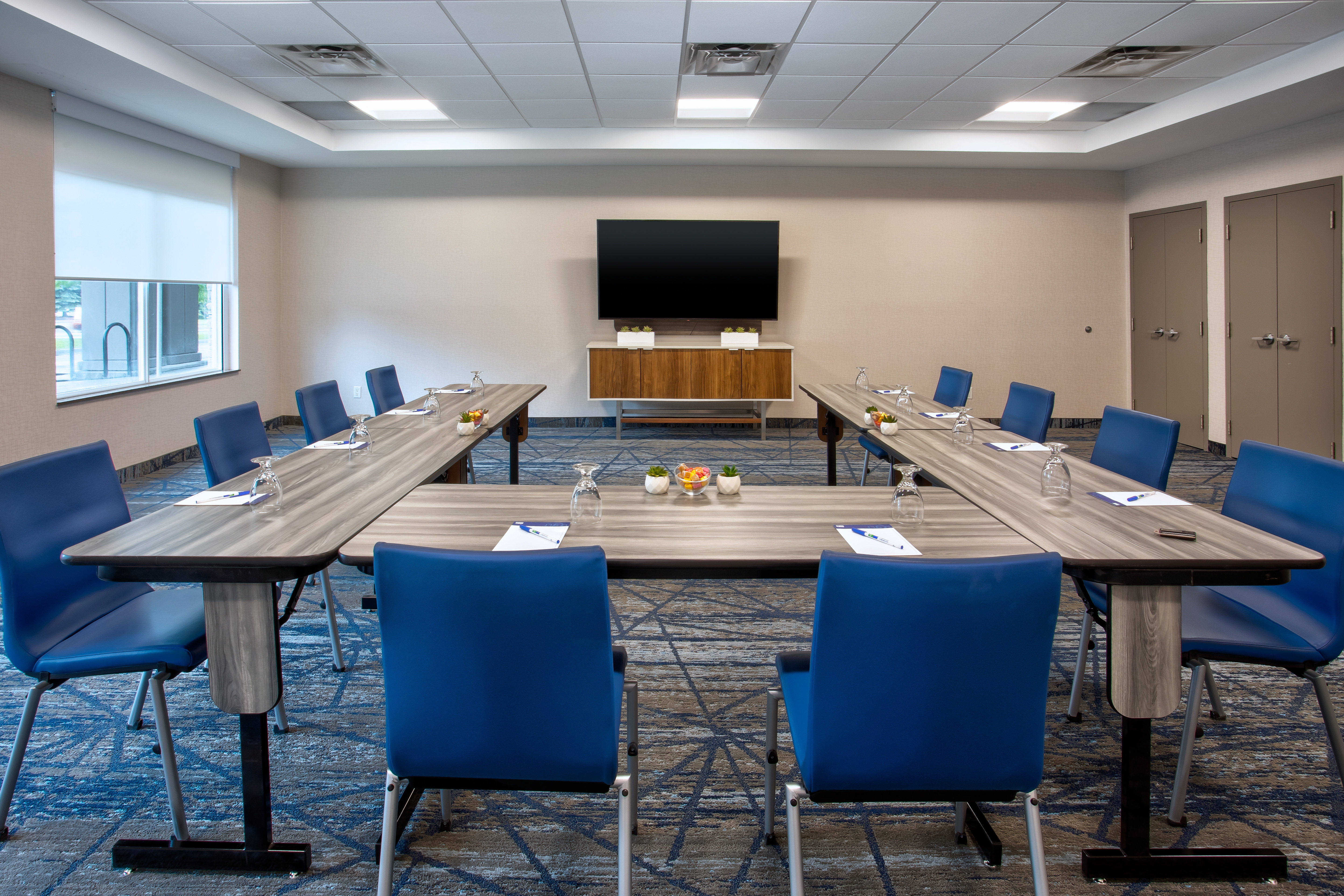 Holiday Inn Express Hotel Suites Kingston 60/72
