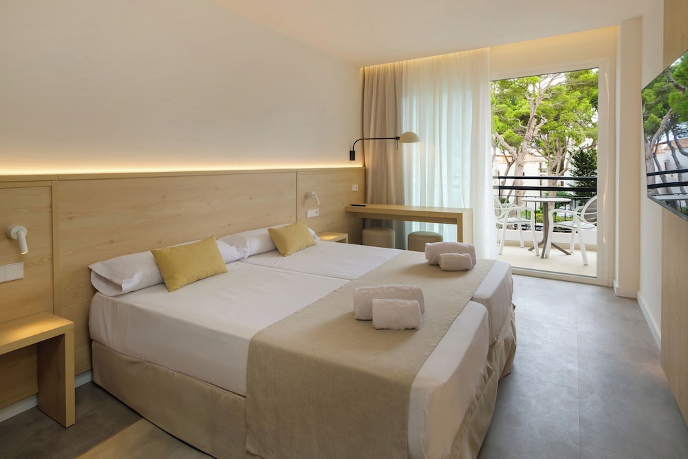 Room, Twin Beds, Sea View, Balcony, Cala Ferrera Hotel 7/10