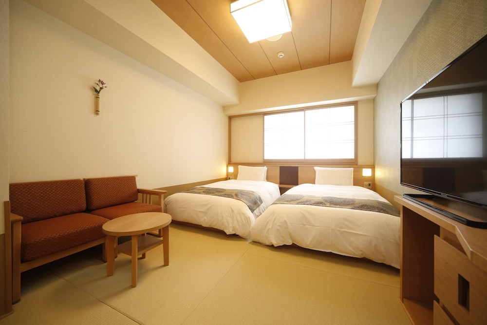 Adjoining, 2 Rooms, Moderate, 4 Beds, Twin Beds
