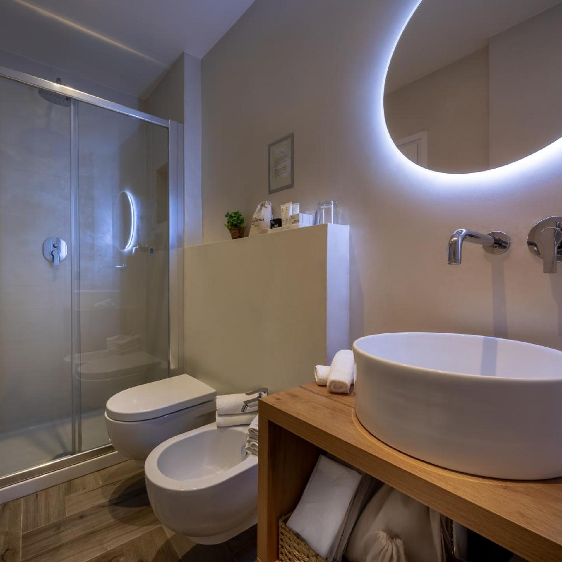 شقة، Hotel Globus 8/10