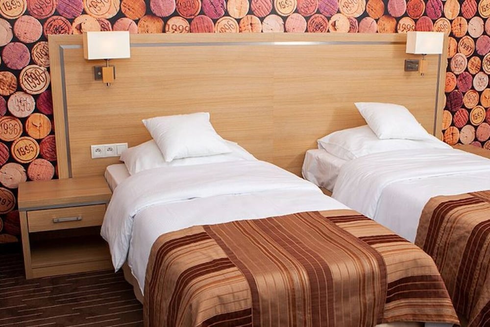 Grape Town Hotel 12/50
