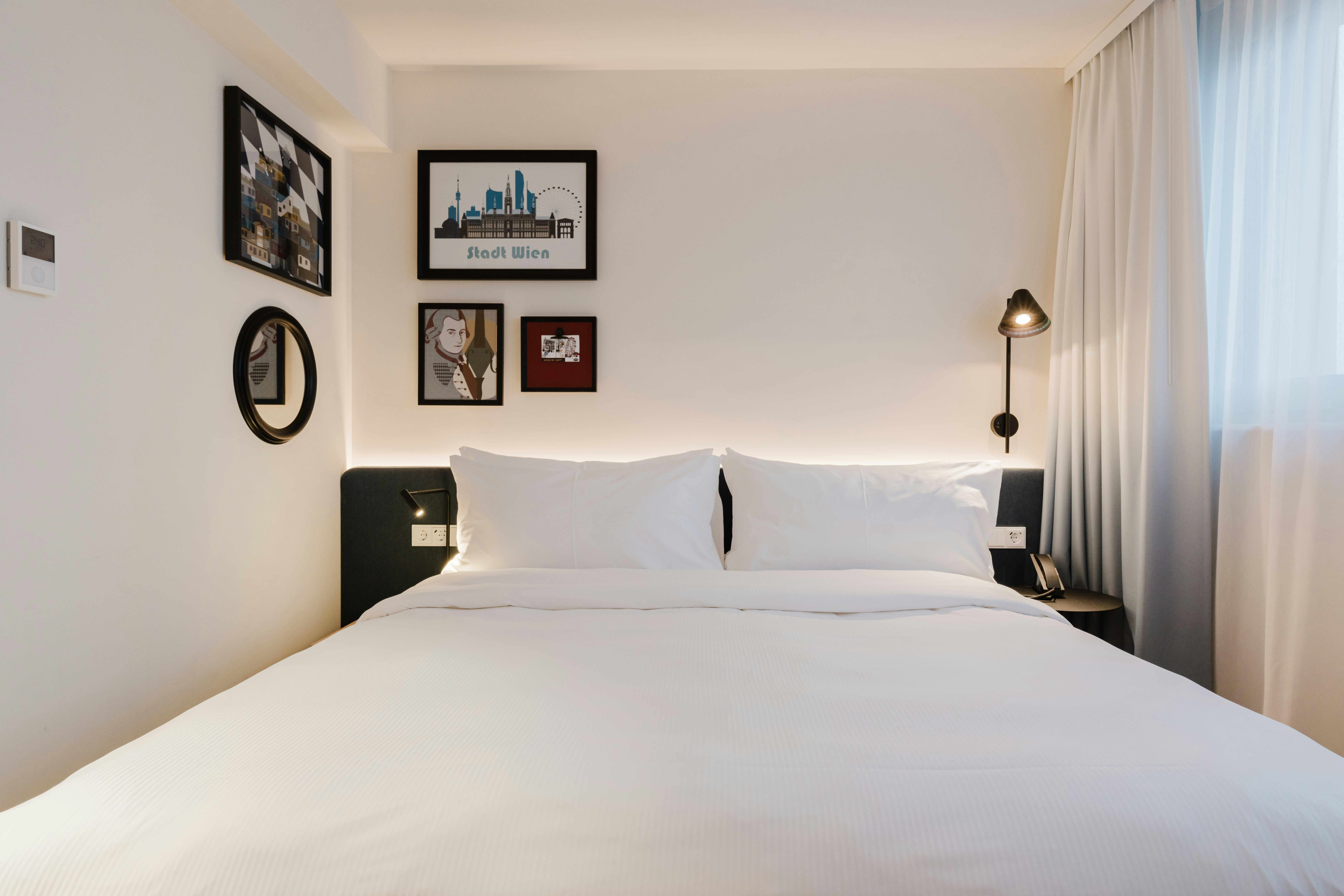 ROOM, KING BED, SOFA