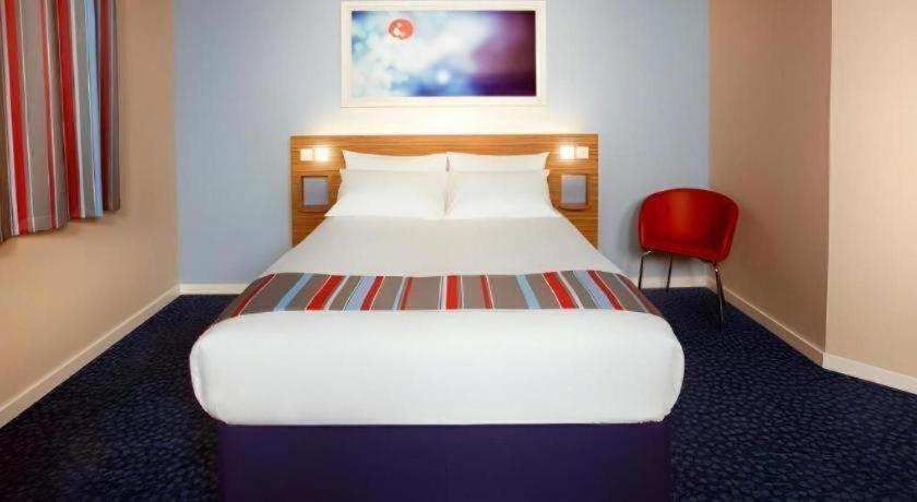 Travelodge Perth Broxden Junction 7/16