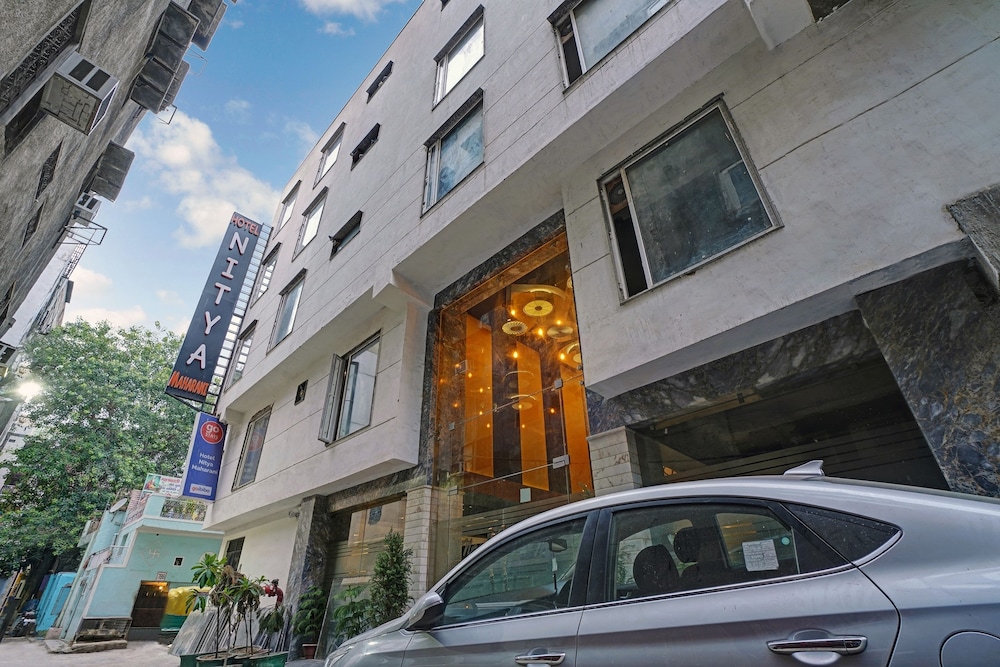 Staybook Hotel Nitya Maharani 2/50