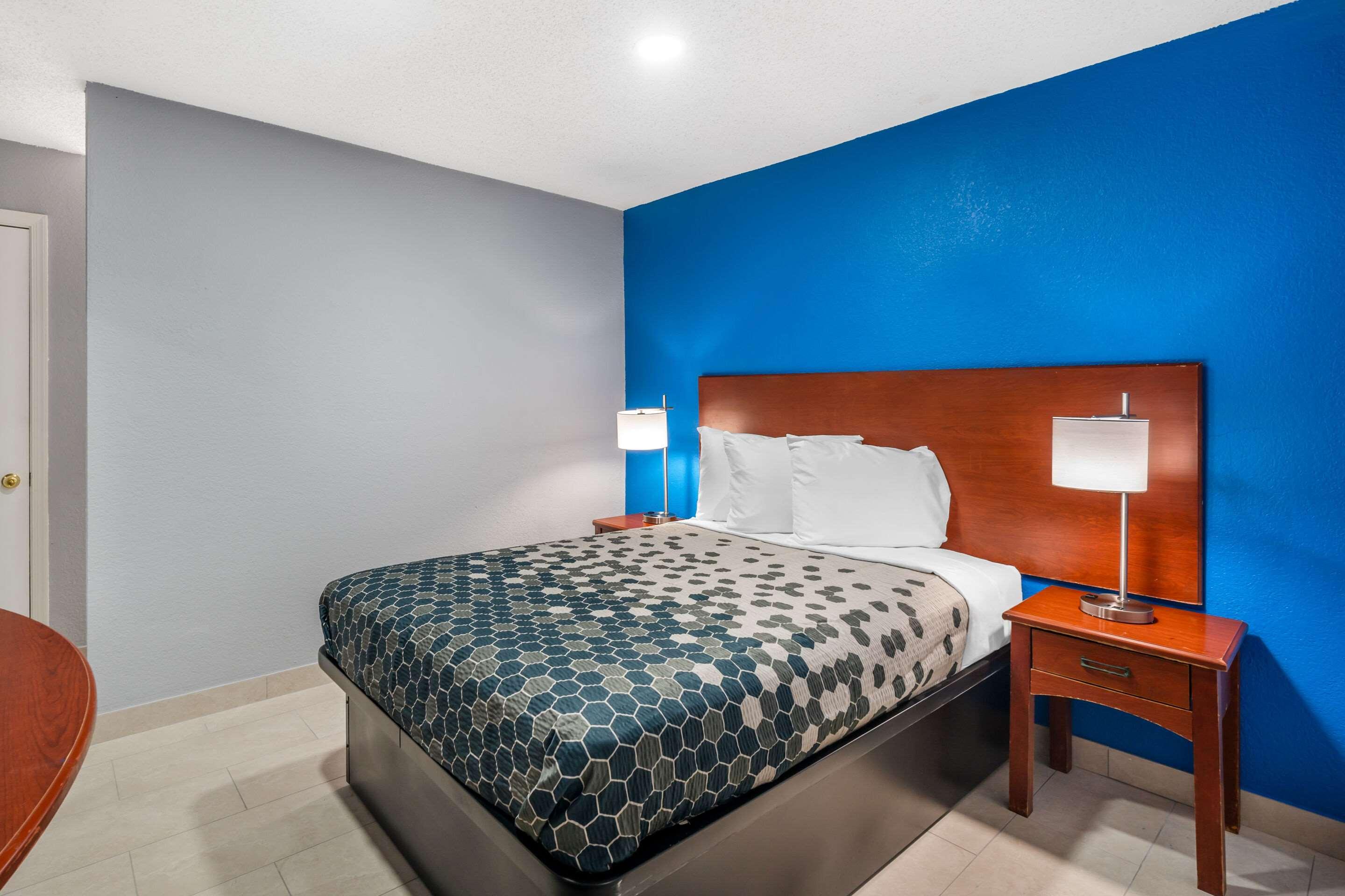 Efficiency, Suite, Double Bed, Smoking