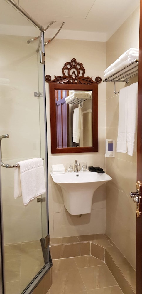 Airstar Hotel & Apartment 50/50