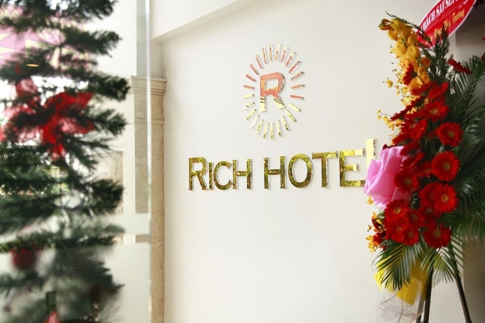 Rich Hotel 5/49