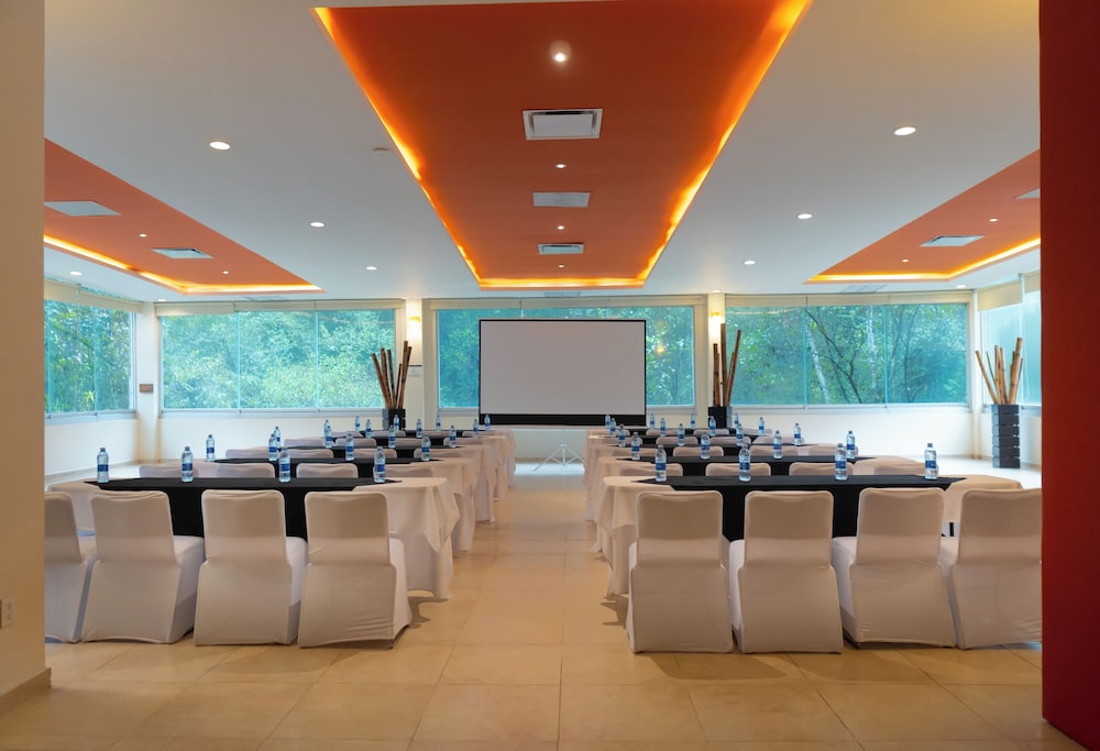 Hotel Mision Grand Valle De Bravo 40/50