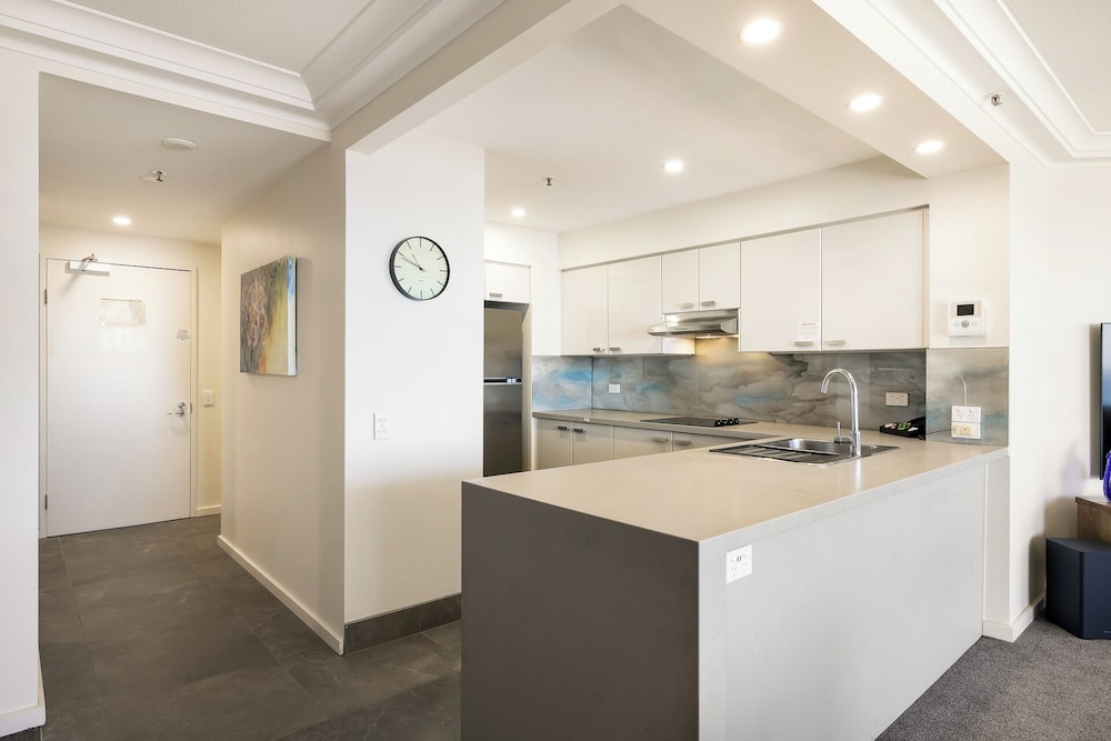 Belle Maison Apartments 12/72