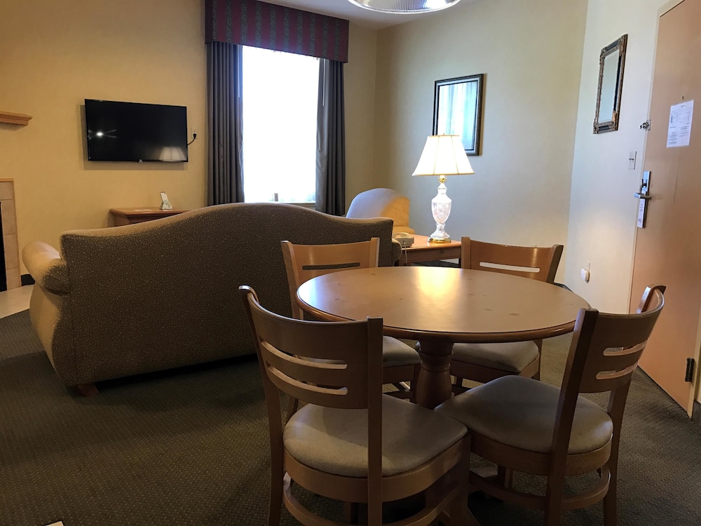 Best Western Plus Revere Inn & Suites 28/39