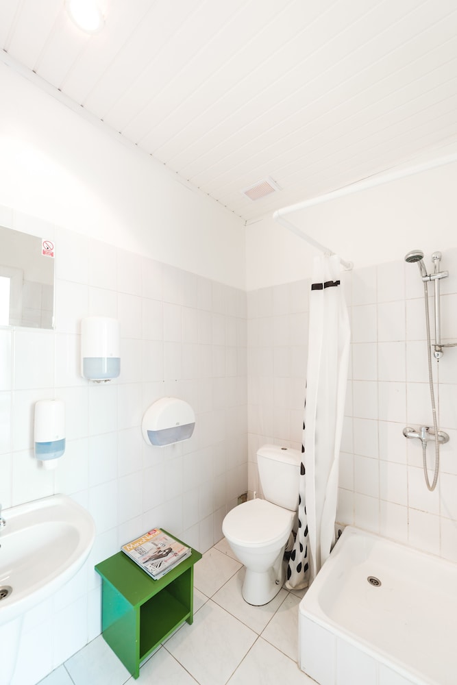 ROOM, QUADRUPLE, PRIVATE BATHROOM
