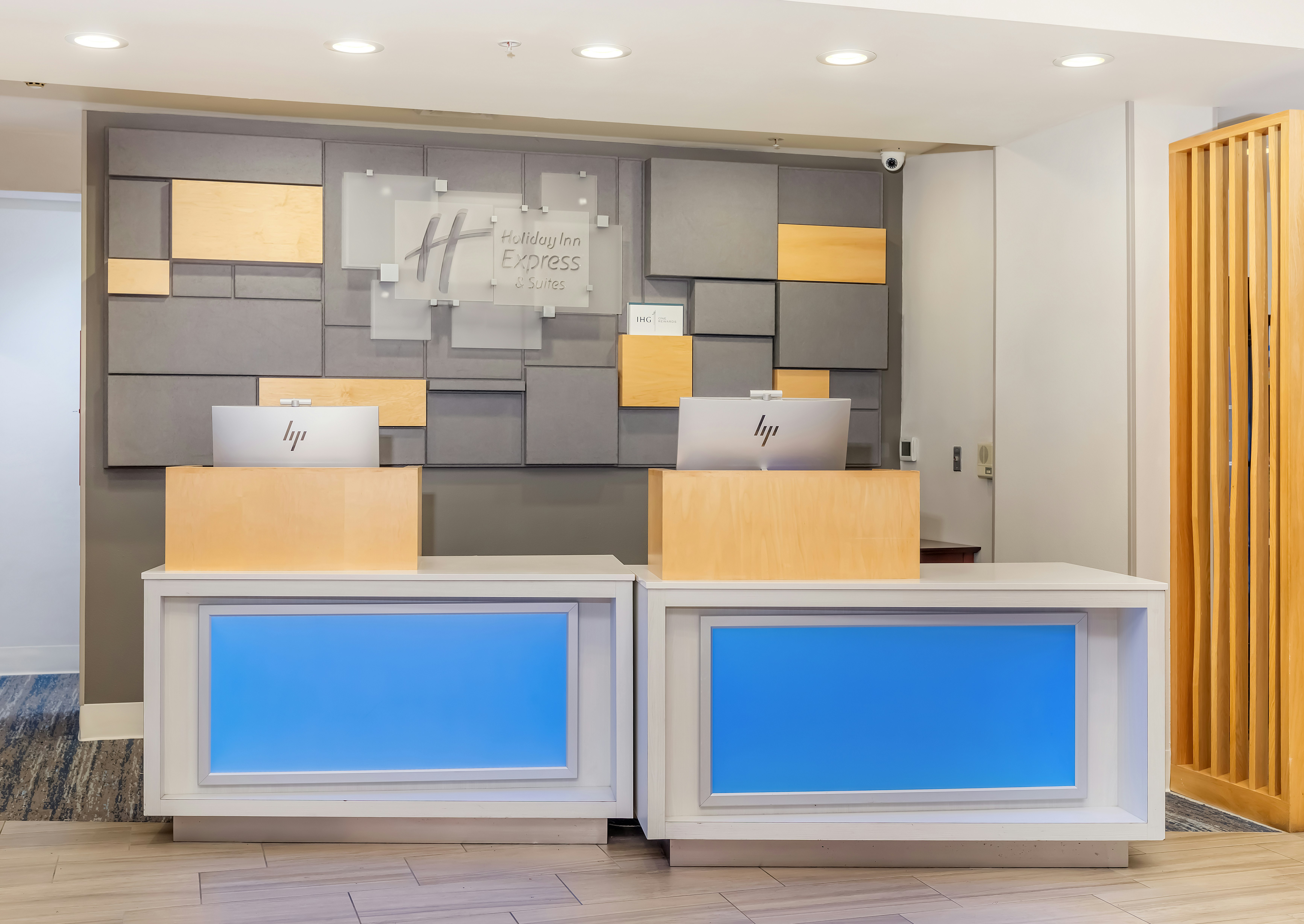Holiday Inn Express Hotel And Suites Medford Central Point 11/80
