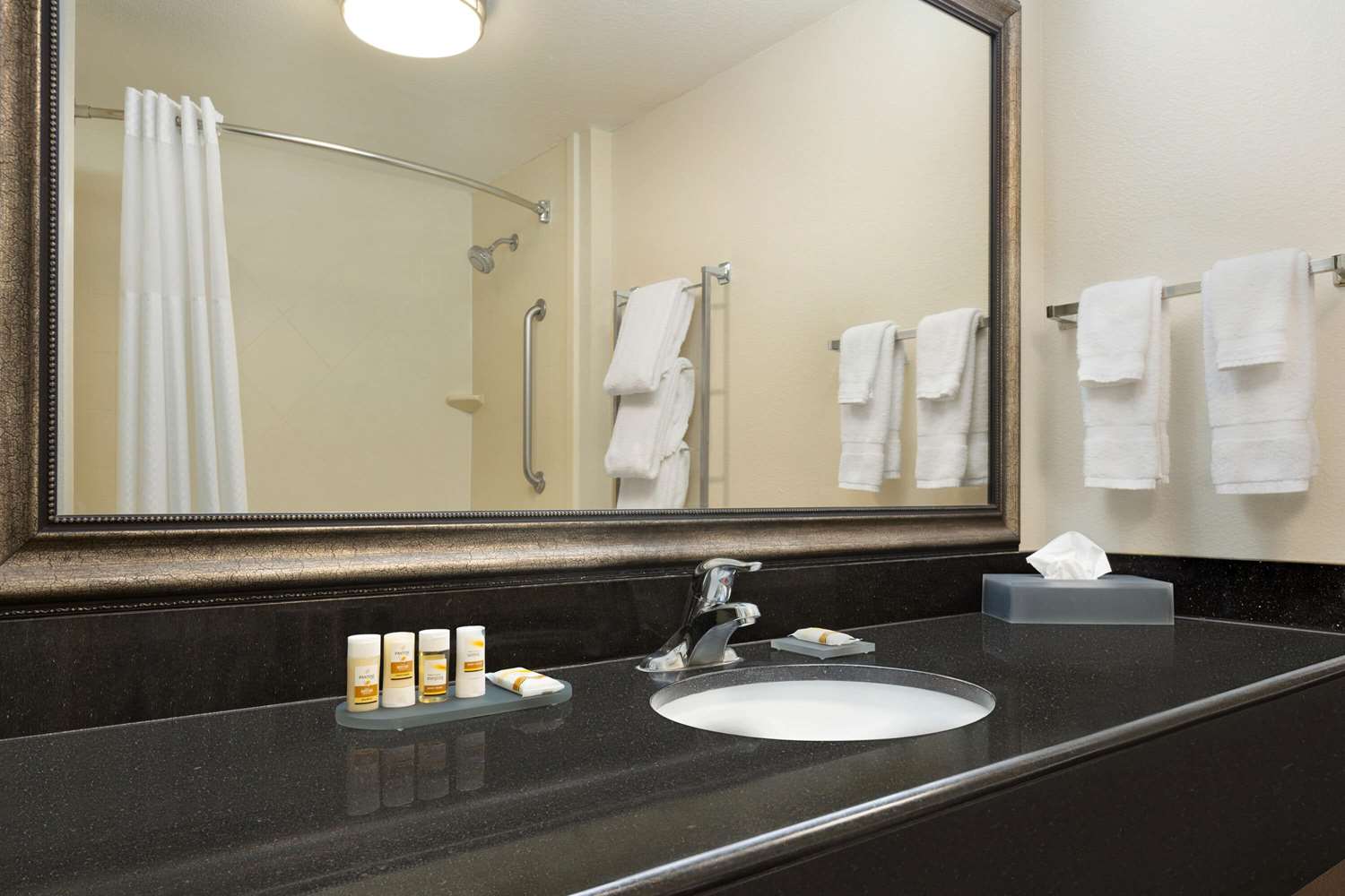 La Quinta Inn & Suites by Wyndham Fresno Northwest 41/44