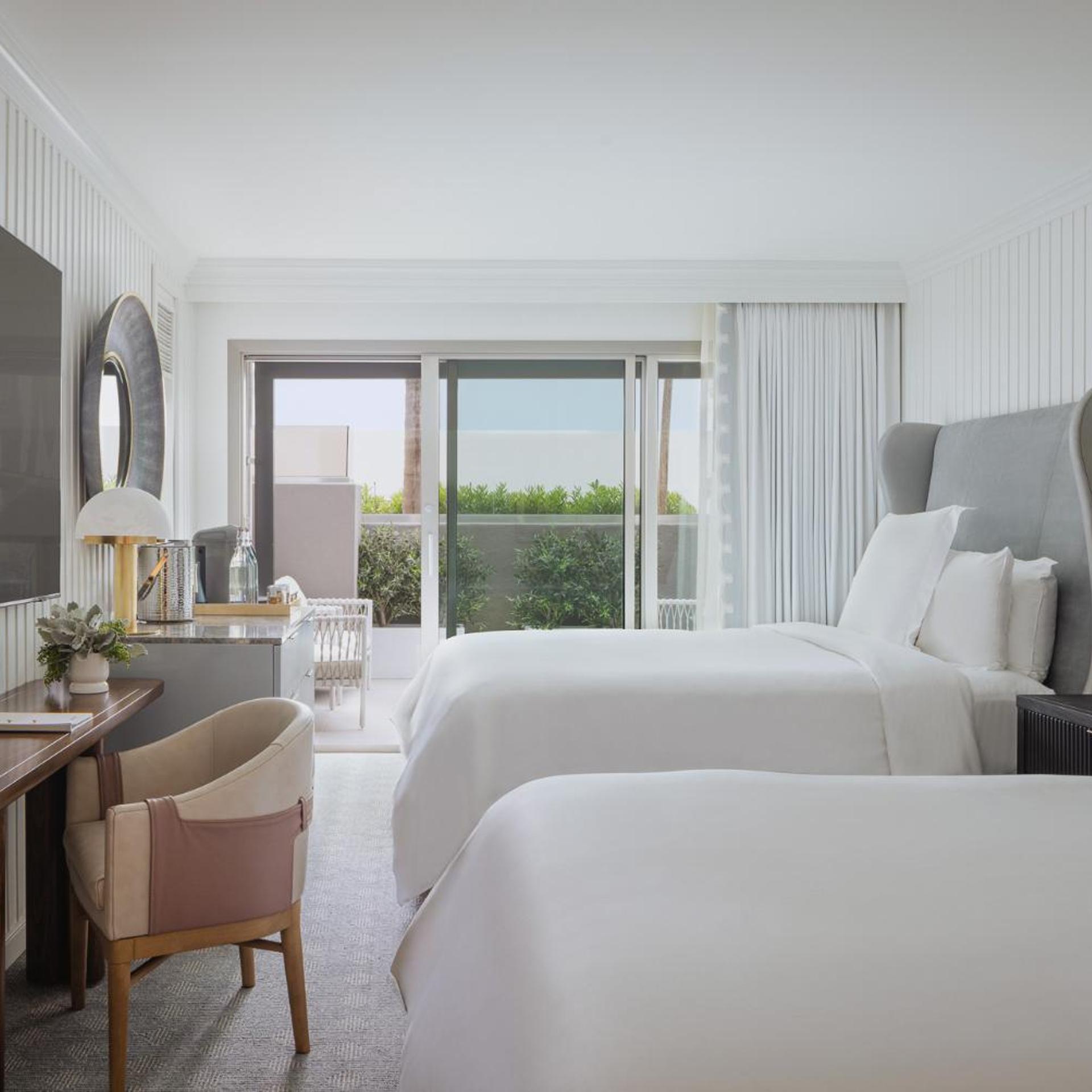 Room, Queen Bed, Patio