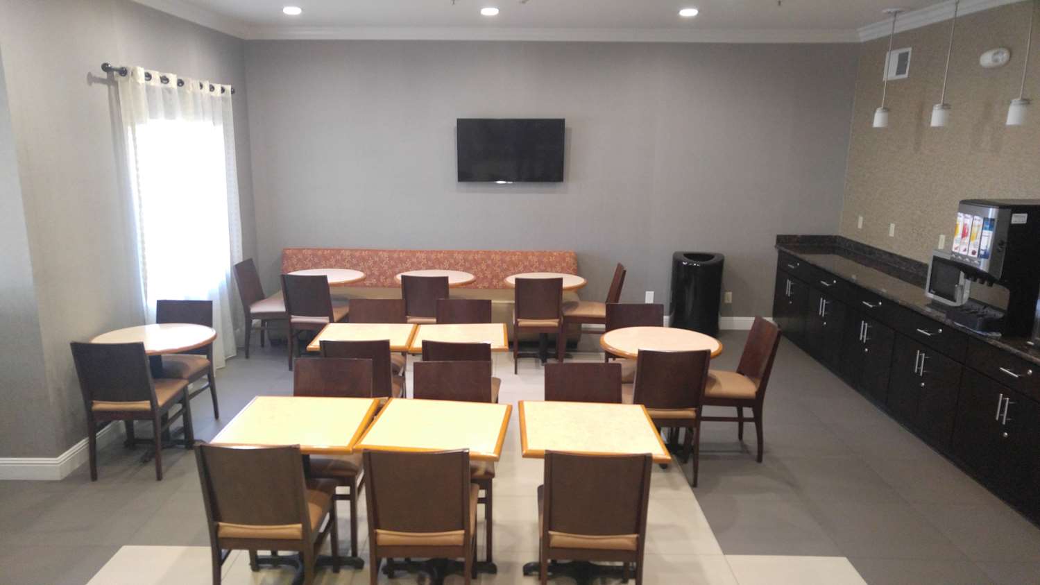 Best Western Plus Delta Inn & Suites 33/36