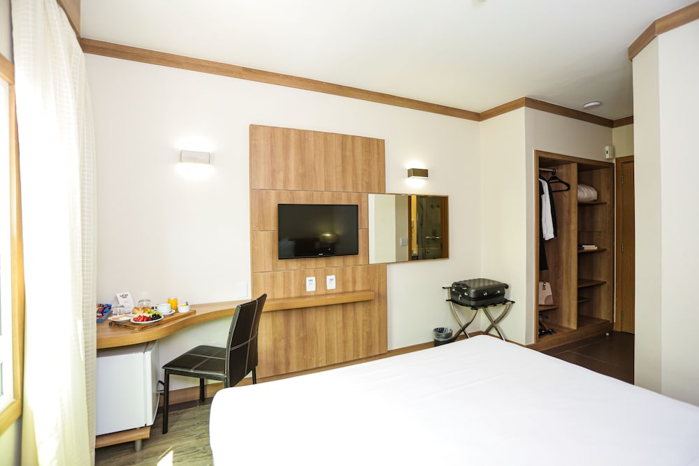 Hotel Intercity Vinhedo 25/66