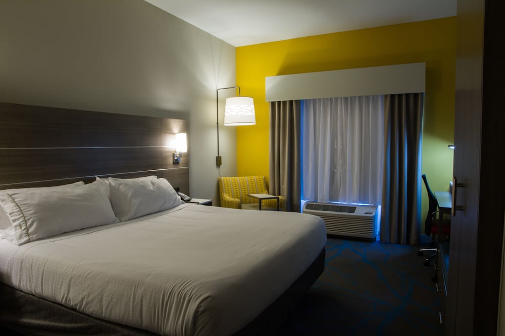 Holiday Inn Express Suites Litchfield West 20/56