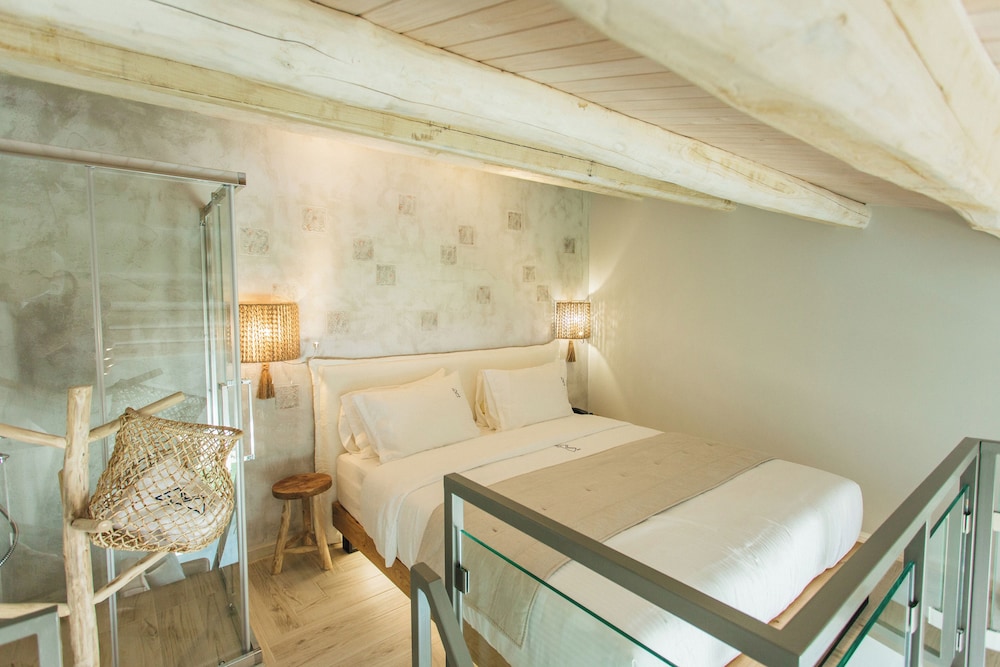 Blue Carpet Luxury Suites 23/50