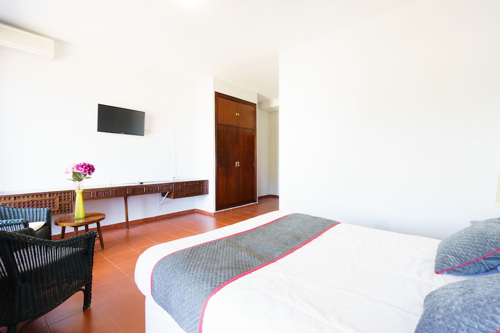 OYO HOTEL LAS CUMBRES 28/39
