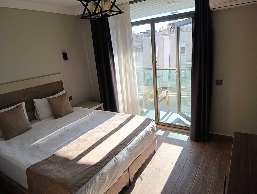 Zenia Otel 12/50