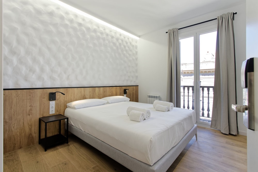 ROOM, DOUBLE BED, CITY VIEW