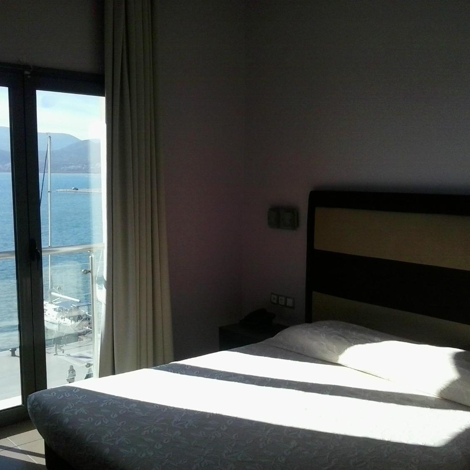 Room, Triple