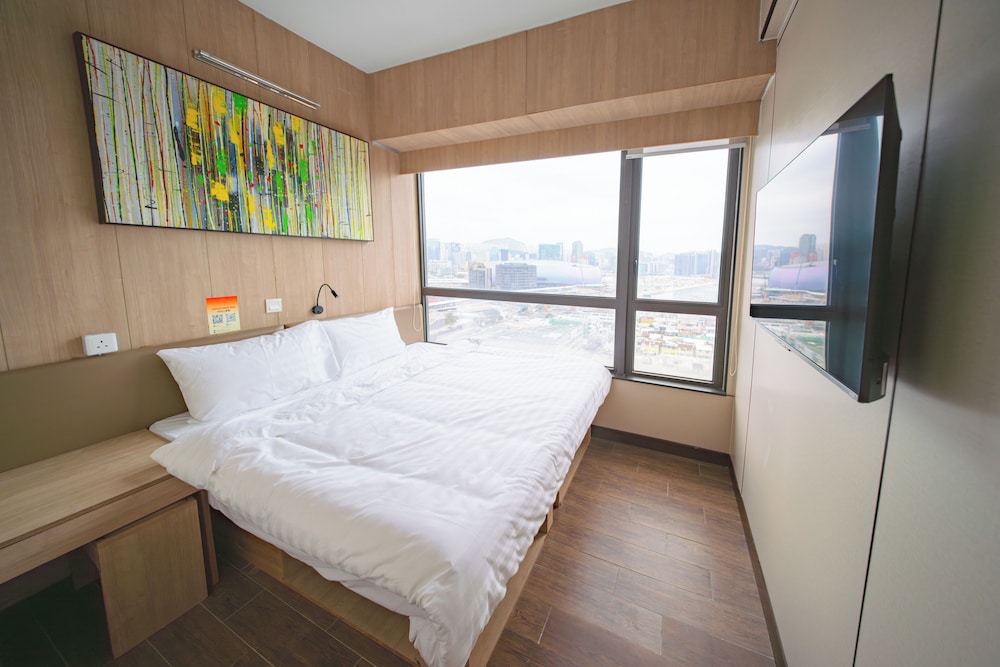 MIJ (Kai Tak) Hotel 30/64