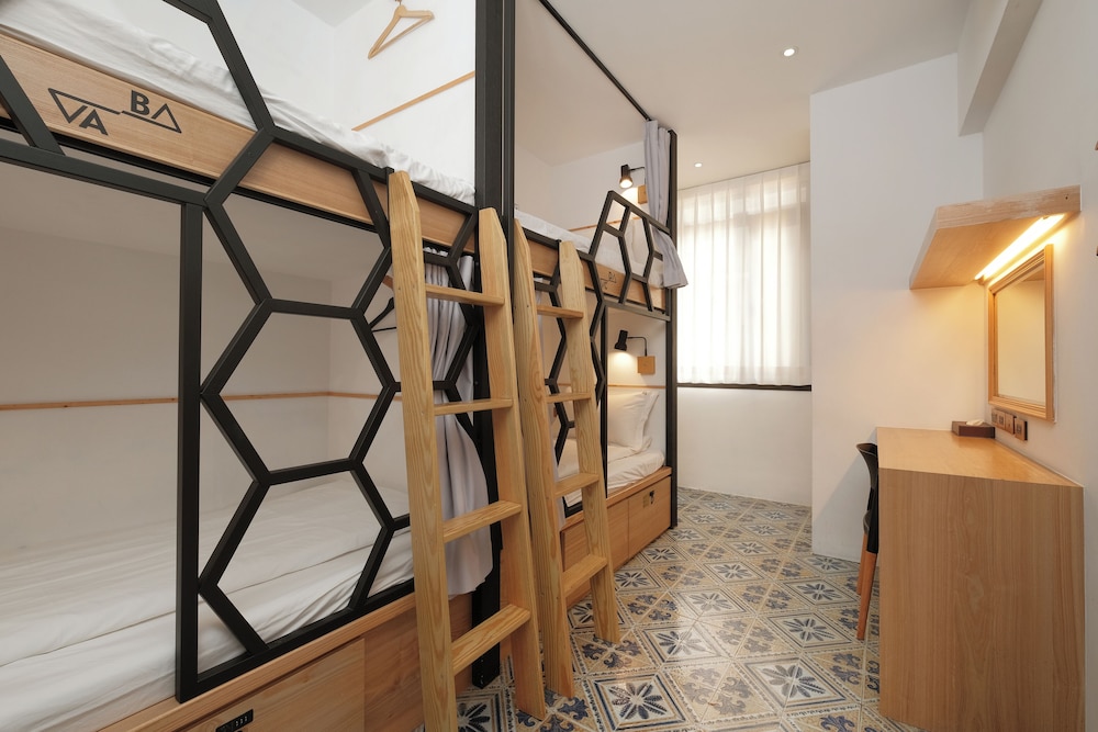 JOURNEY HOSTEL 41/68
