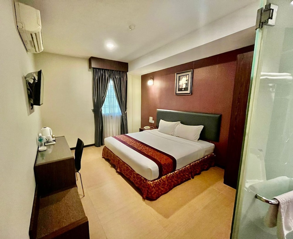 DELUXE, KING BED