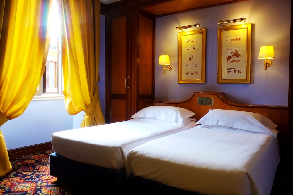 غرفة كلاسيكية بسرير كينج، Albani Firenze 2/6