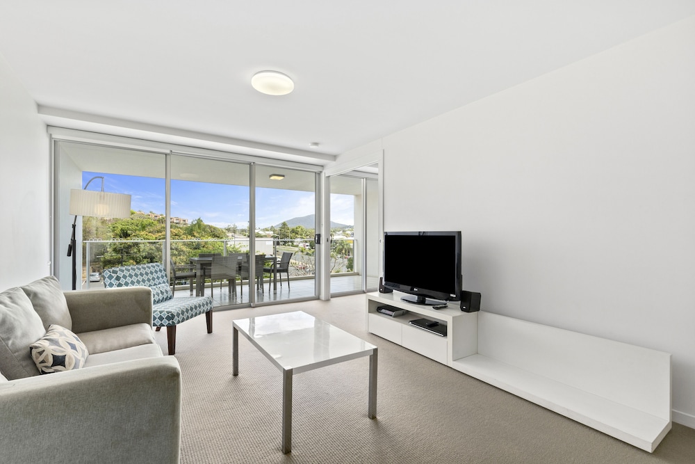 Echelon Apartments 24/42