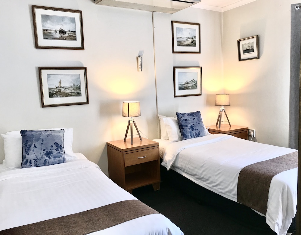 Mariners Court Hotel 26/55