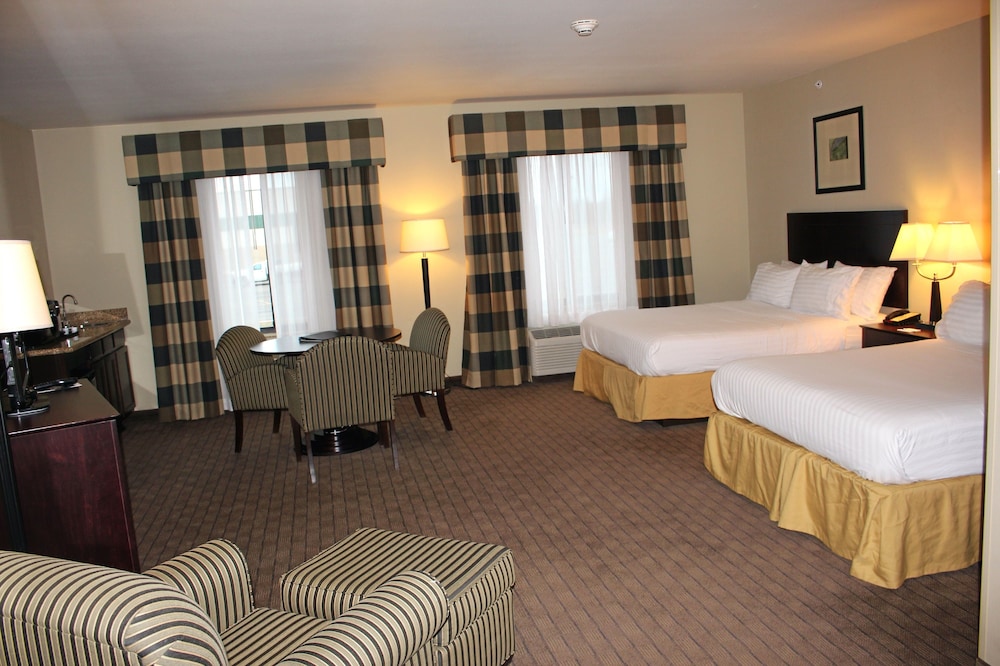 Holiday Inn Express & Suites Syracuse North - Airport Area 54/68