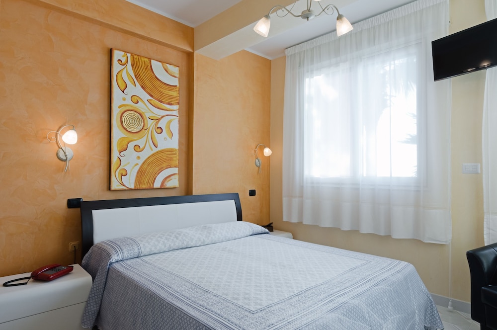 ROOM, DOUBLE BED, SEA VIEW